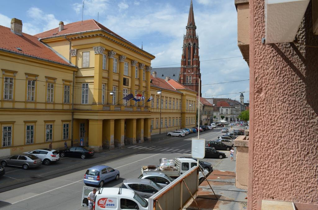 Apartment Downtown Osijek Rum bild